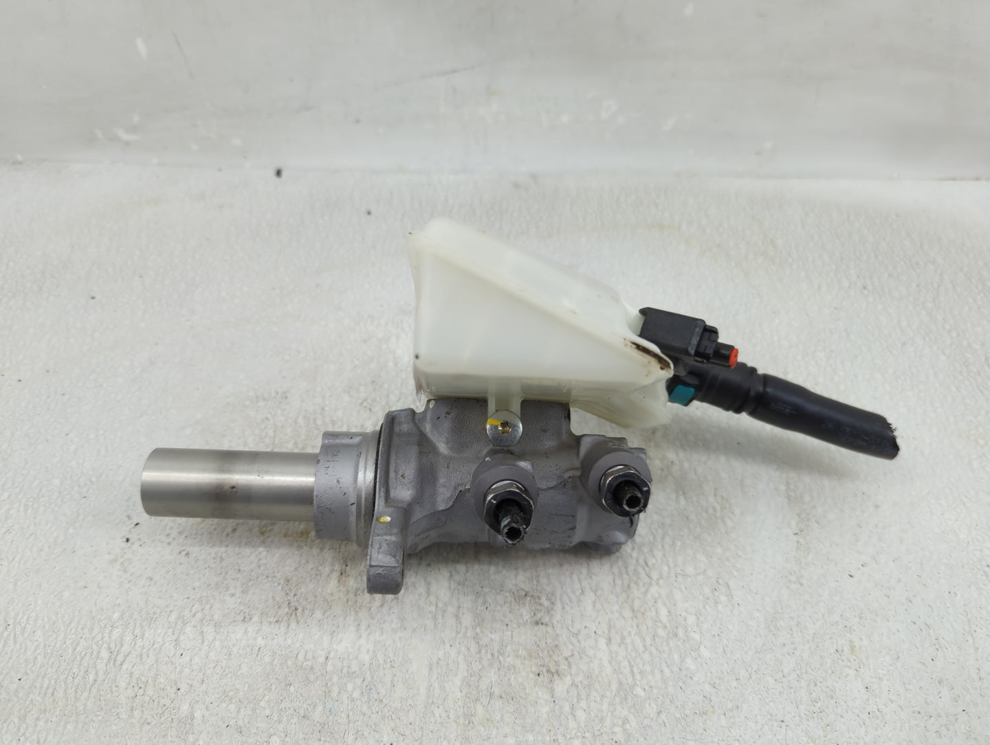 2013-2019 Ford Escape Brake Master Cylinder - Oemusedautoparts1.com