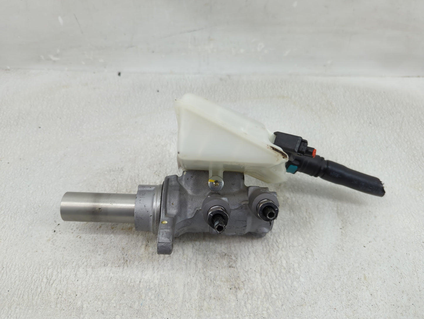2013-2019 Ford Escape Brake Master Cylinder - Oemusedautoparts1.com