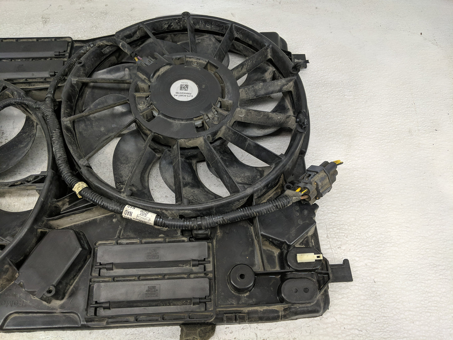 2017-2019 Ford Escape Electric Radiator Cooling Fan Motor Assembly P/N:EJ73-8C607-AG Fits Fits 2015 2016 2017 2018 2019 OEM 