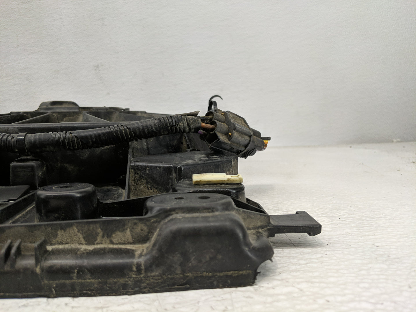 2017-2019 Ford Escape Electric Radiator Cooling Fan Motor Assembly P/N:EJ73-8C607-AG Fits Fits 2015 2016 2017 2018 2019 OEM 