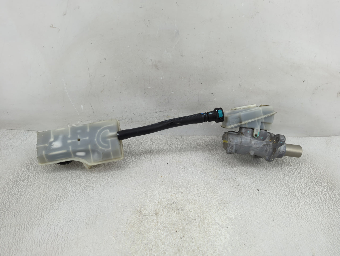 2013-2019 Ford Escape Brake Master Cylinder - Oemusedautoparts1.com