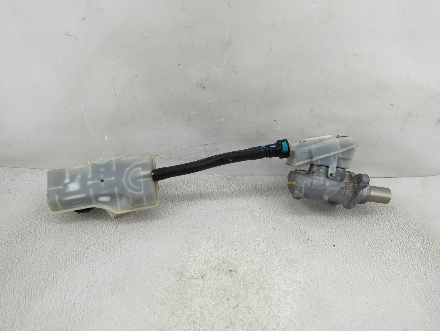 2013-2019 Ford Escape Brake Master Cylinder - Oemusedautoparts1.com