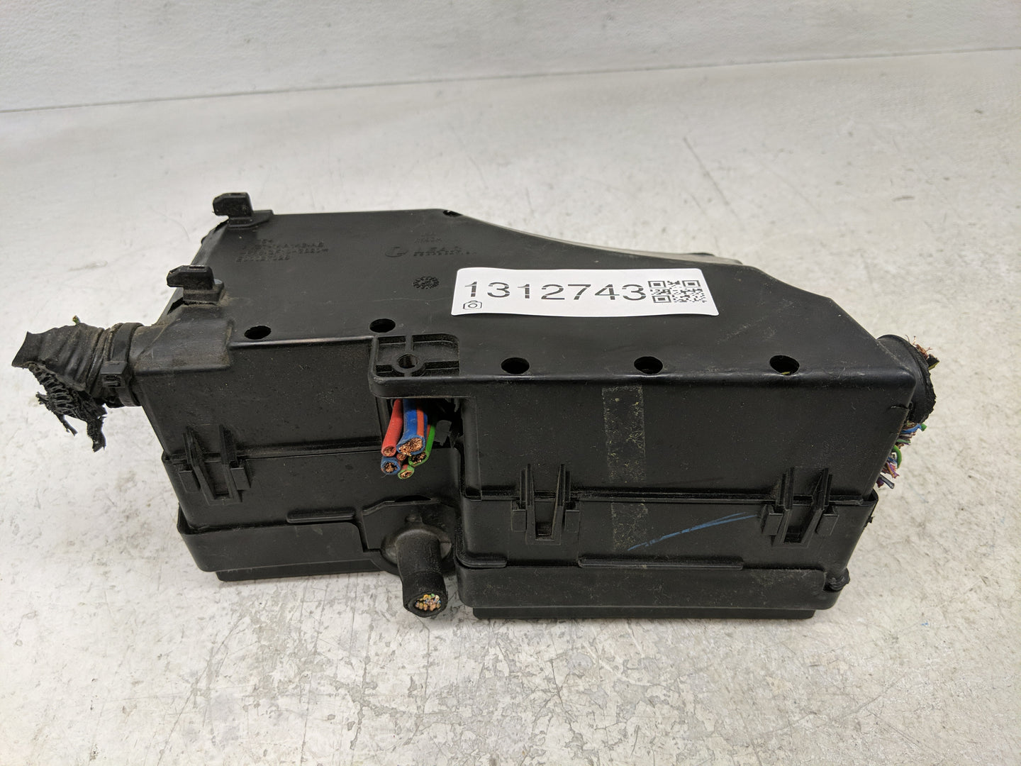 2019 Ford Escape Fusebox Fuse Box Panel Relay Module P/N:E02345500 AV6T-14A067-AD Fits OEM Used Auto Parts - Oemusedautopart