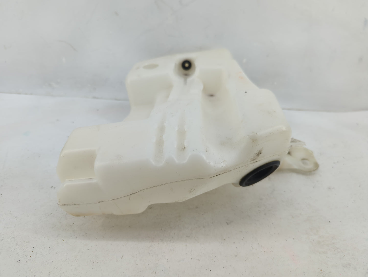 2015-2019 Ford Escape Windshield Washer Fluid Reservoir Bottle Oem - Oemusedautoparts1.com