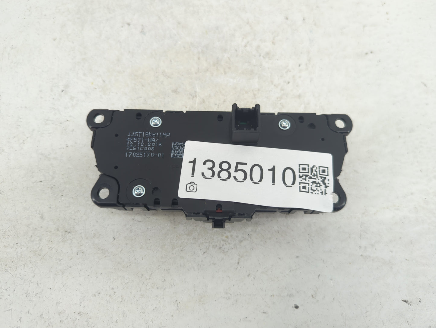 2017-2019 Ford Escape Radio AM FM Cd Player Receiver Replacement P/N:JJ5T18K811HA Fits Fits 2017 2018 2019 OEM Used Auto Par