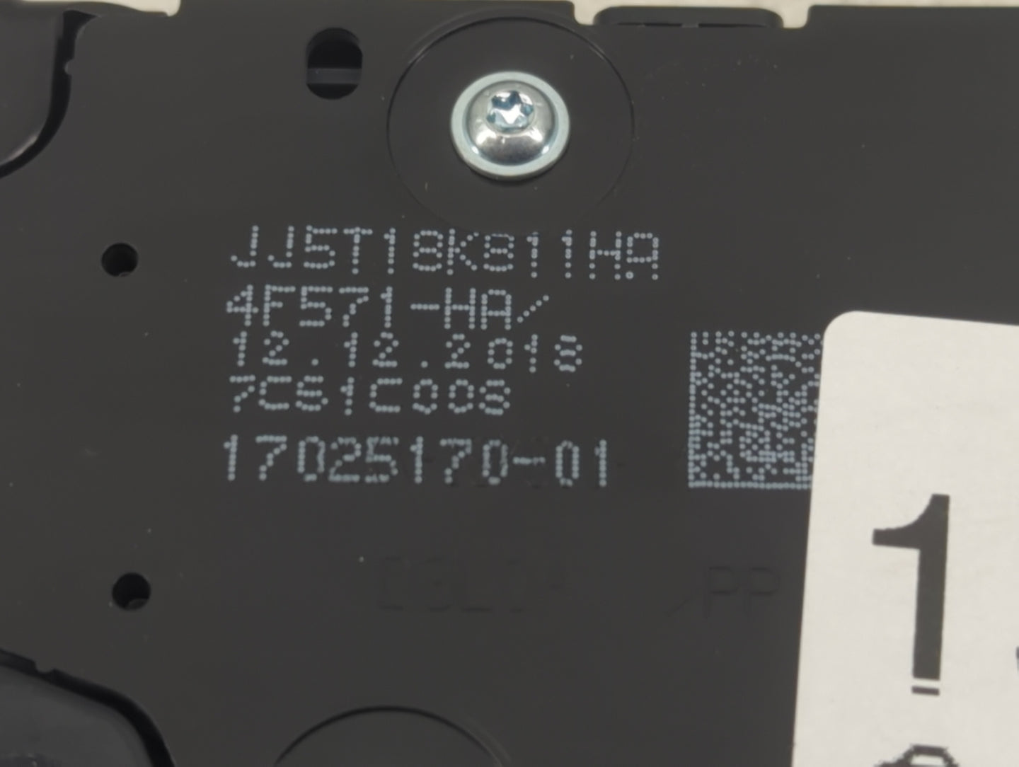 2017-2019 Ford Escape Radio AM FM Cd Player Receiver Replacement P/N:JJ5T18K811HA Fits Fits 2017 2018 2019 OEM Used Auto Par