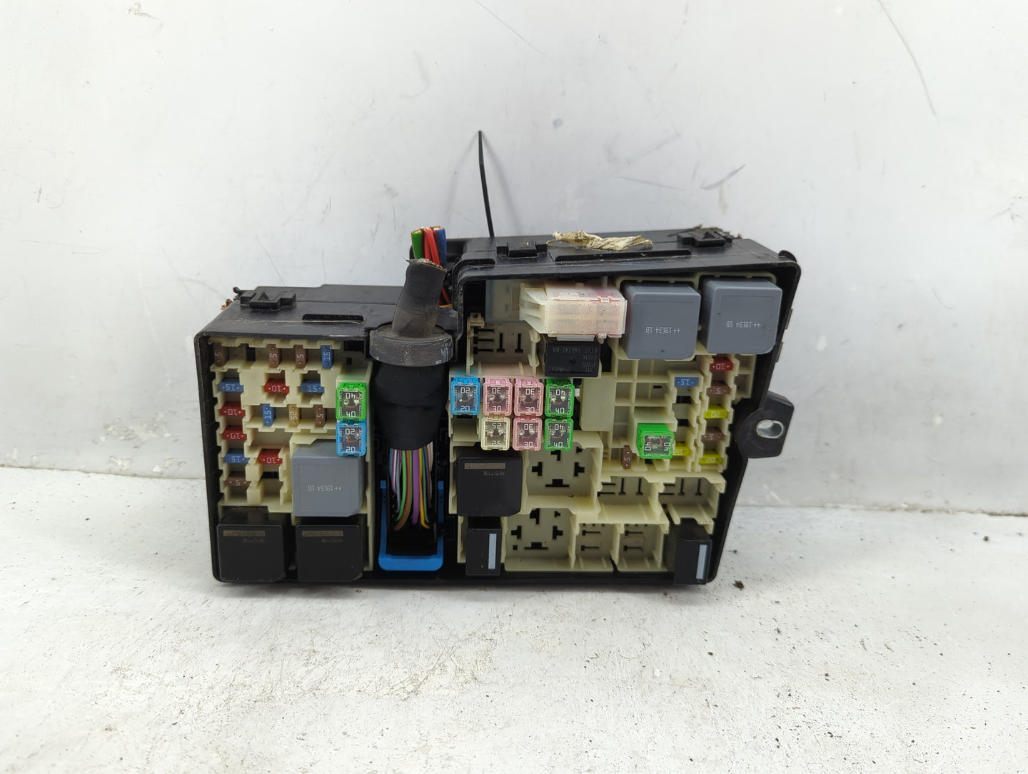 2019 Ford Escape Fusebox Fuse Box Panel Relay Module P/N:E02345500 AV6T-14A067-AD Fits OEM Used Auto Parts - Oemusedautopart