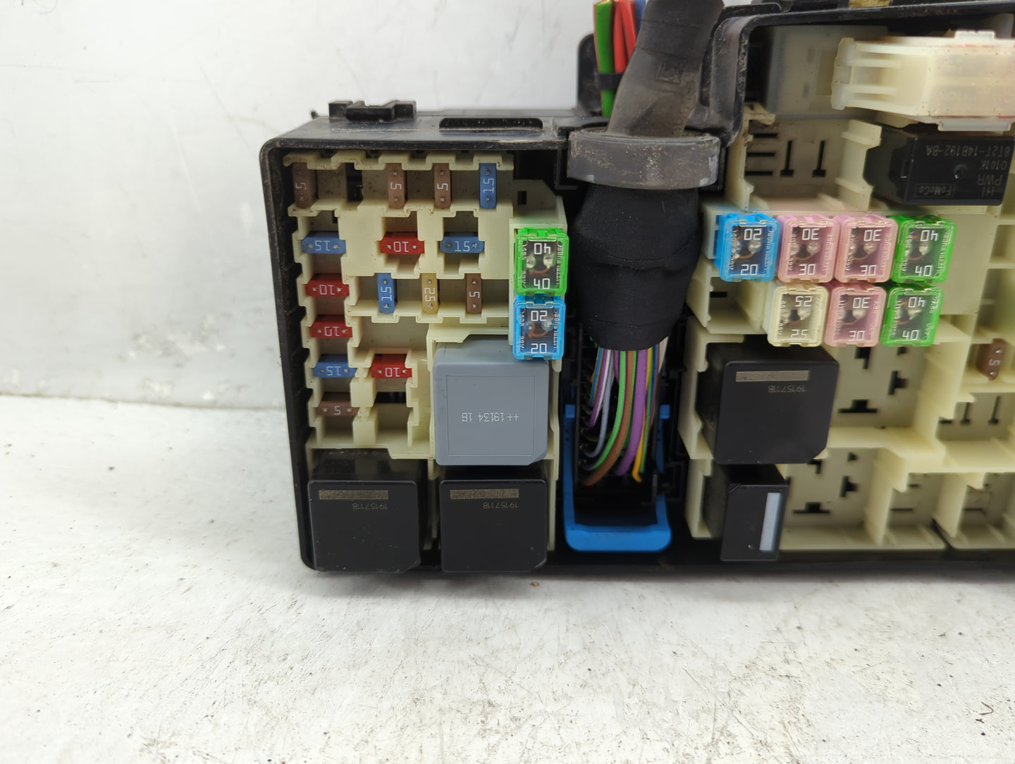 2019 Ford Escape Fusebox Fuse Box Panel Relay Module P/N:E02345500 AV6T-14A067-AD Fits OEM Used Auto Parts - Oemusedautopart