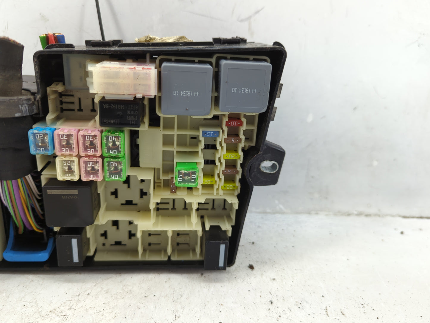2019 Ford Escape Fusebox Fuse Box Panel Relay Module P/N:E02345500 AV6T-14A067-AD Fits OEM Used Auto Parts - Oemusedautopart