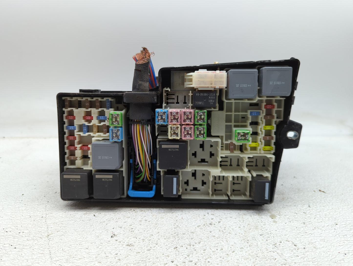 2019 Ford Escape Fusebox Fuse Box Panel Relay Module P/N:GJ7T-14A076-CA Fits OEM Used Auto Parts - Oemusedautoparts1.com