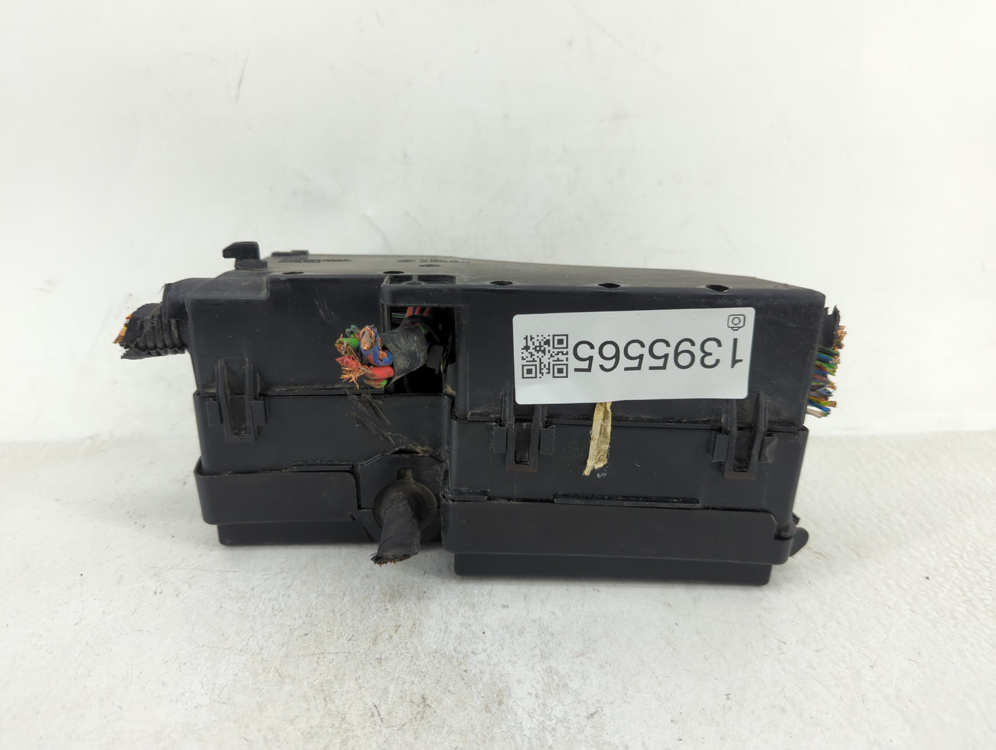 2019 Ford Escape Fusebox Fuse Box Panel Relay Module P/N:AV6T-14A067-AD Fits OEM Used Auto Parts - Oemusedautoparts1.com