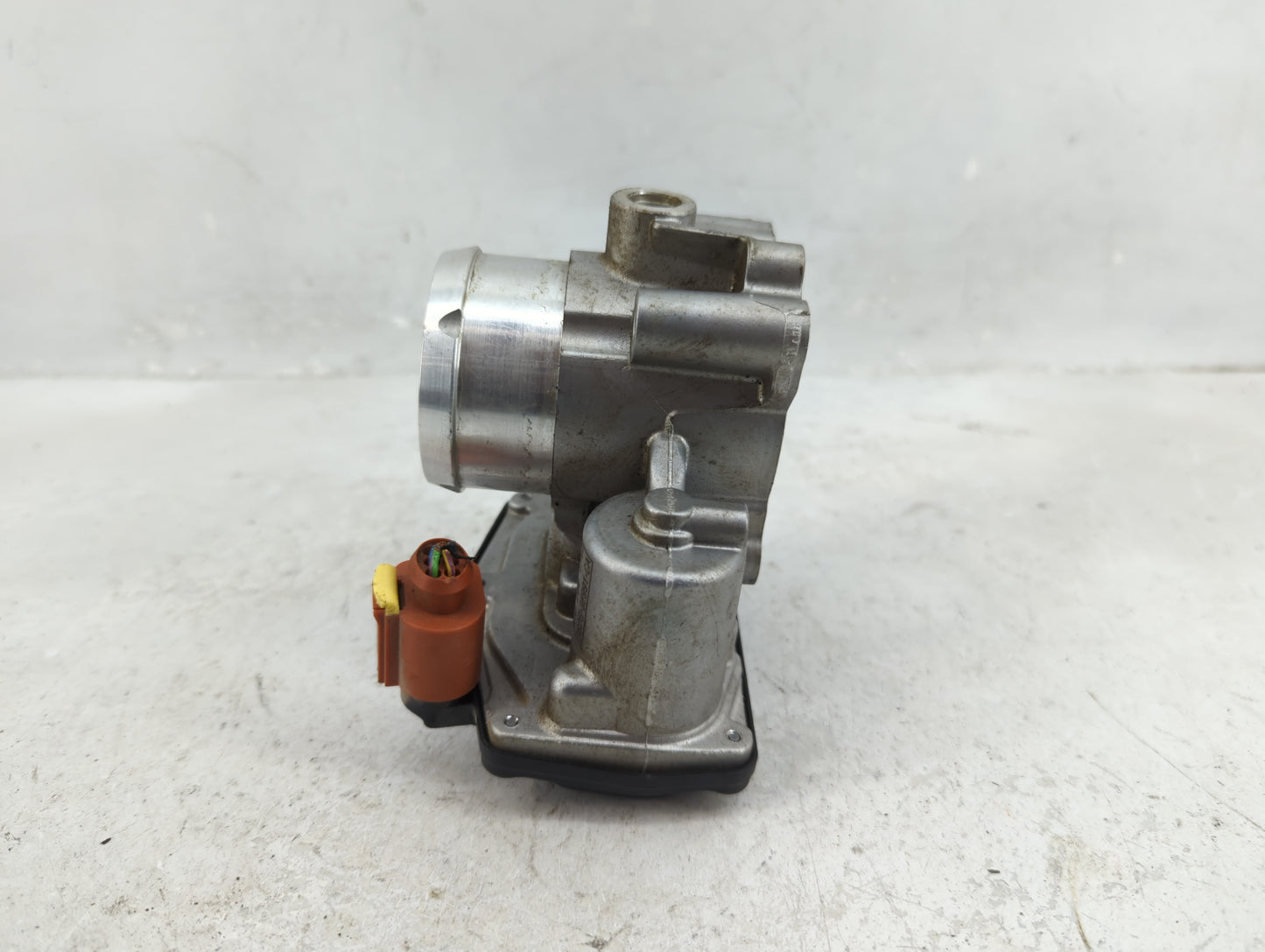 2017-2019 Ford Escape Throttle Body P/N:DS7G-9F991-CA Fits Fits 2014 2015 2016 2017 2018 2019 2020 OEM Used Auto Parts - Oem