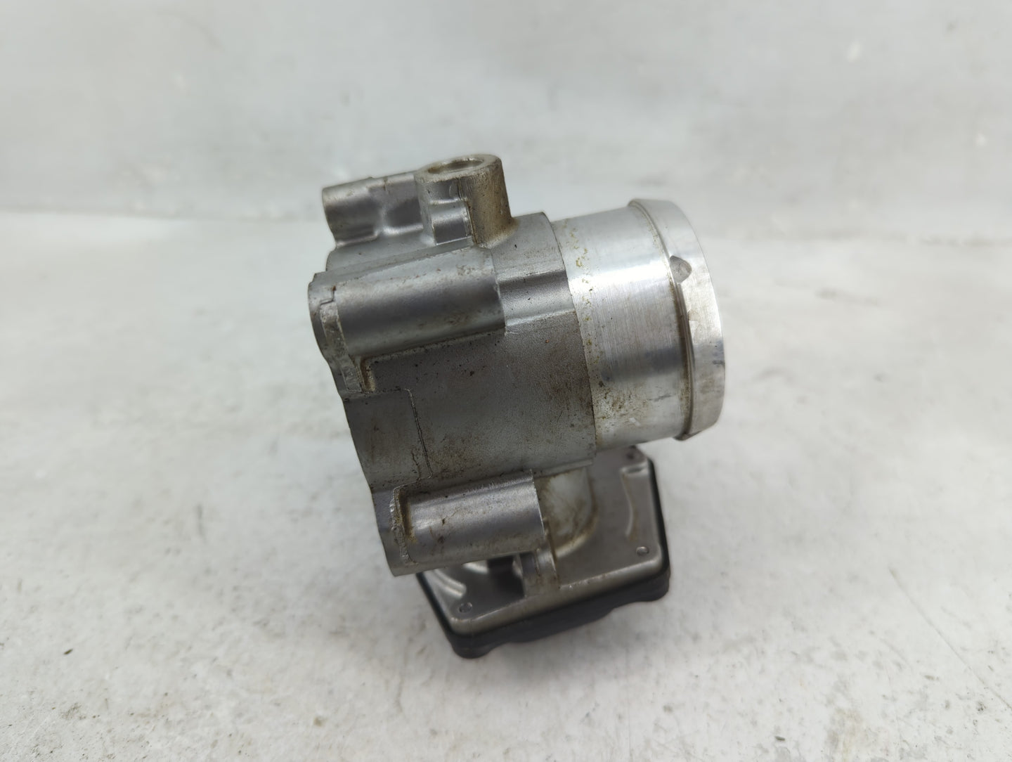 2017-2019 Ford Escape Throttle Body P/N:DS7G-9F991-CA Fits Fits 2014 2015 2016 2017 2018 2019 2020 OEM Used Auto Parts - Oem