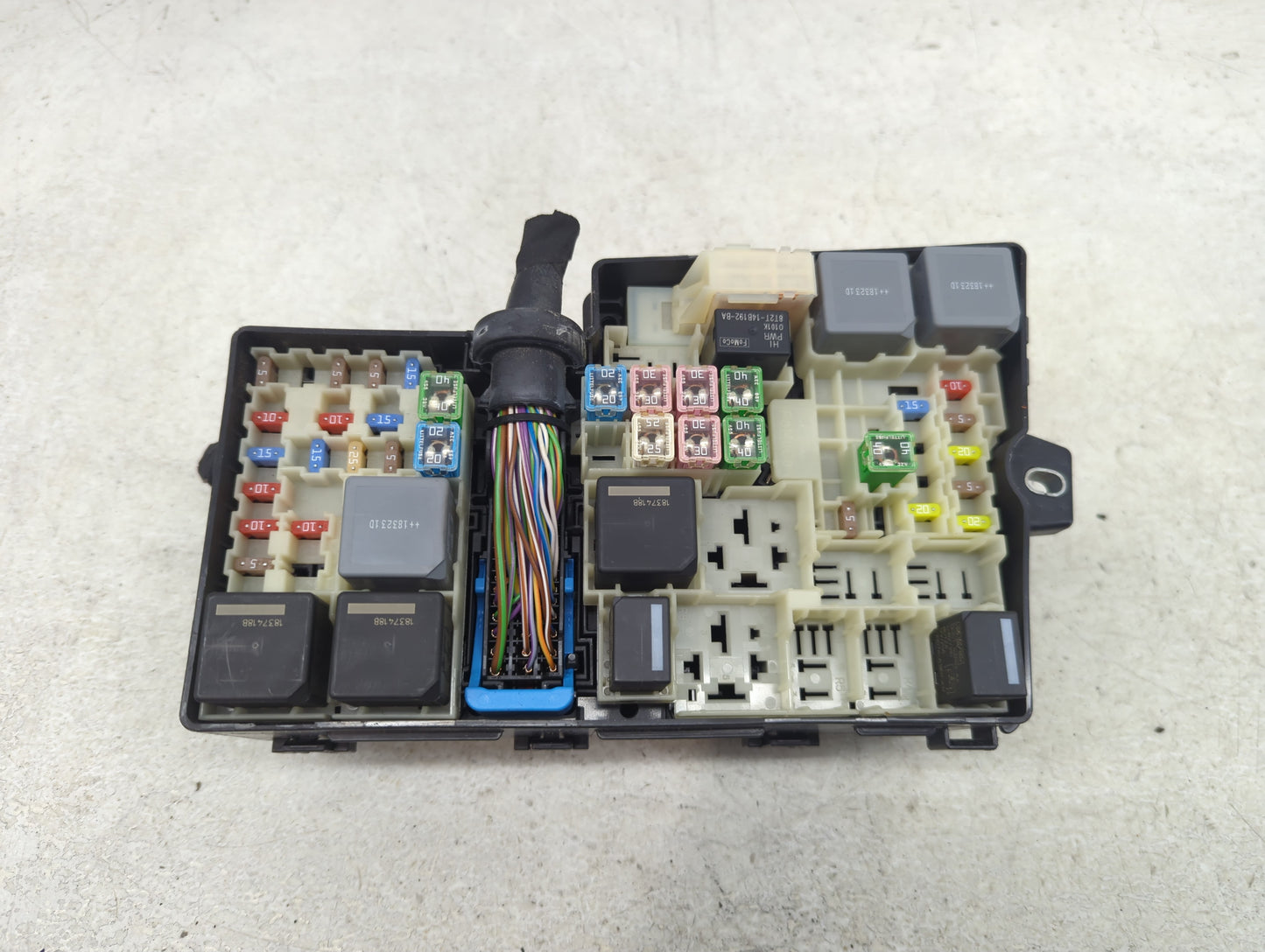 2019 Ford Escape Fusebox Fuse Box Panel Relay Module P/N:GJ7T-14A076-CA 19648 000 002, 21090 000 001, AV6T-14A142-AB Fits OE
