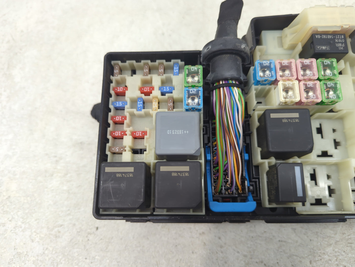 2019 Ford Escape Fusebox Fuse Box Panel Relay Module P/N:GJ7T-14A076-CA 19648 000 002, 21090 000 001, AV6T-14A142-AB Fits OE