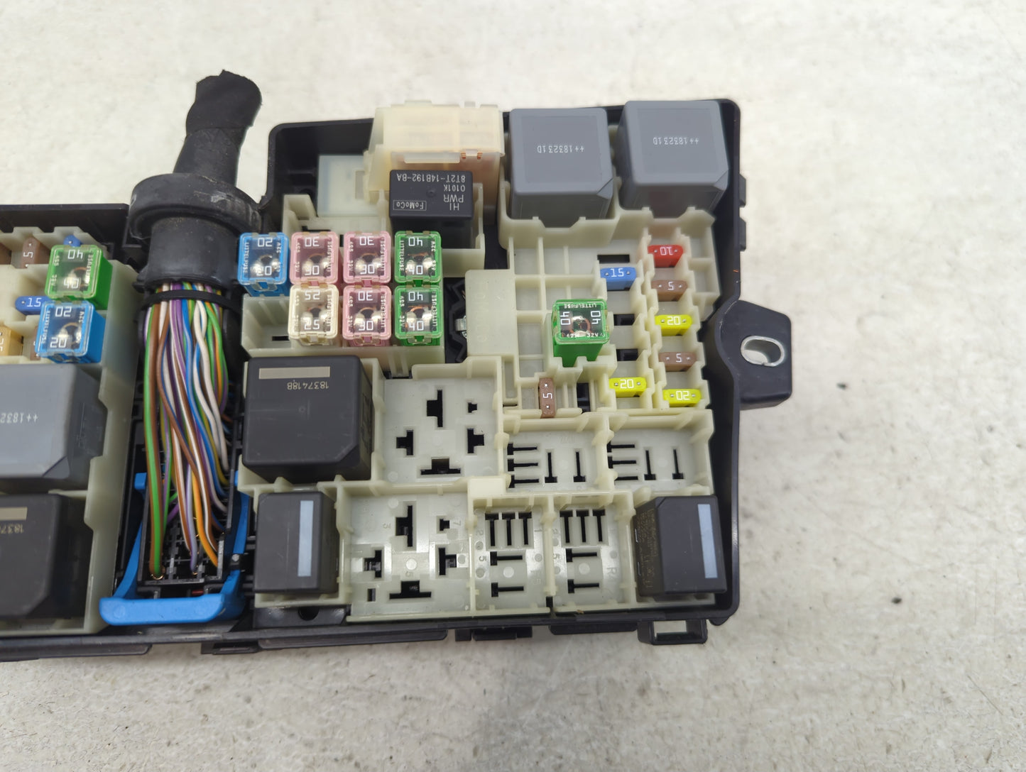 2019 Ford Escape Fusebox Fuse Box Panel Relay Module P/N:GJ7T-14A076-CA 19648 000 002, 21090 000 001, AV6T-14A142-AB Fits OE
