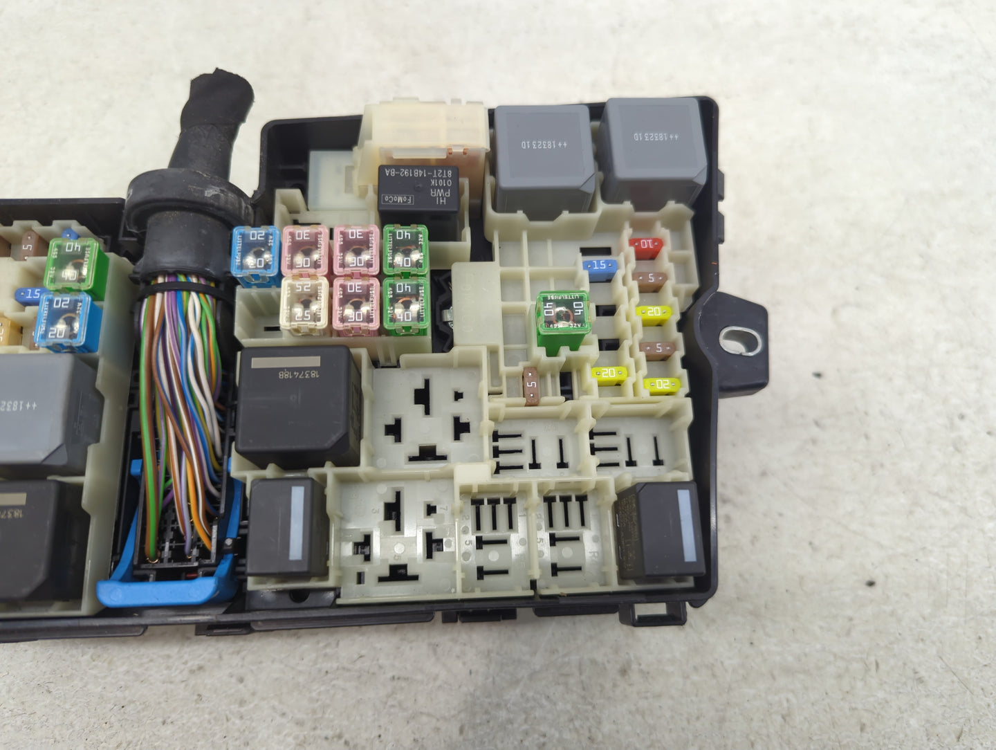 2019 Ford Escape Fusebox Fuse Box Panel Relay Module P/N:GJ7T-14A076-CA 19648 000 002, 21090 000 001, AV6T-14A142-AB Fits OE