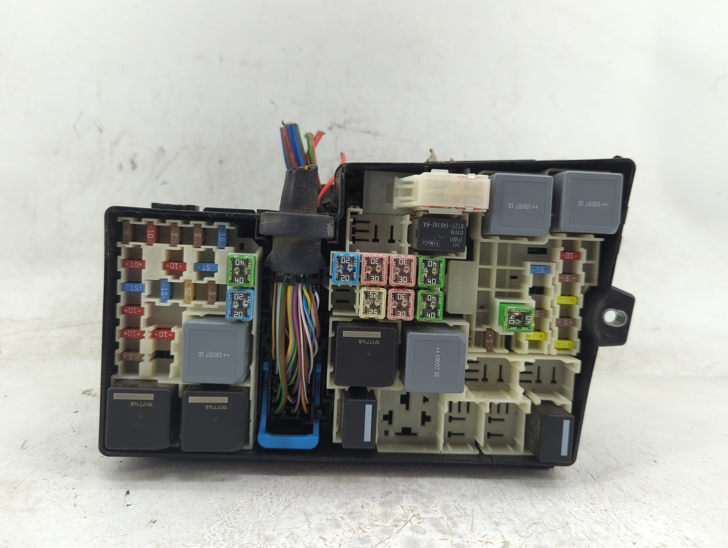 2019 Ford Escape Fusebox Fuse Box Panel Relay Module P/N:GJ7T-14A076-CA 19648 000 002, 21090 000 001 Fits OEM Used Auto Part