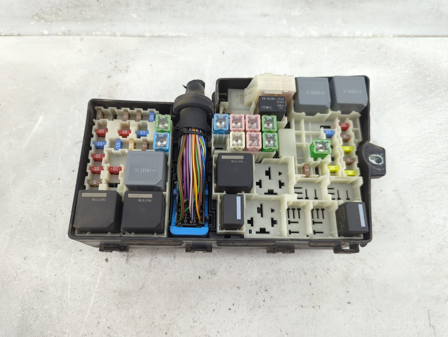 2019 Ford Escape Fusebox Fuse Box Panel Relay Module P/N:GJ7T-14A076-CA Fits OEM Used Auto Parts - Oemusedautoparts1.com