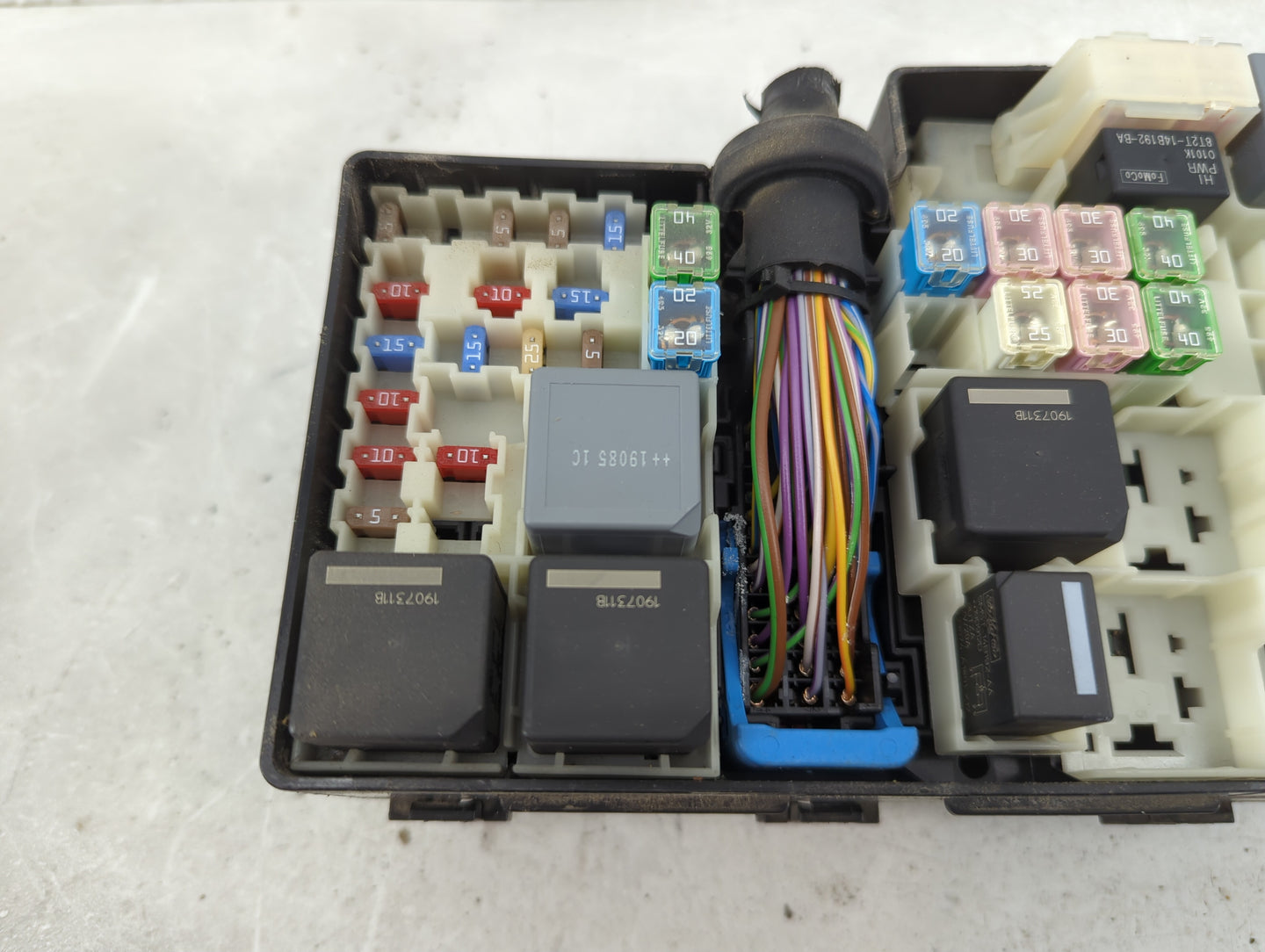 2019 Ford Escape Fusebox Fuse Box Panel Relay Module P/N:GJ7T-14A076-CA Fits OEM Used Auto Parts - Oemusedautoparts1.com