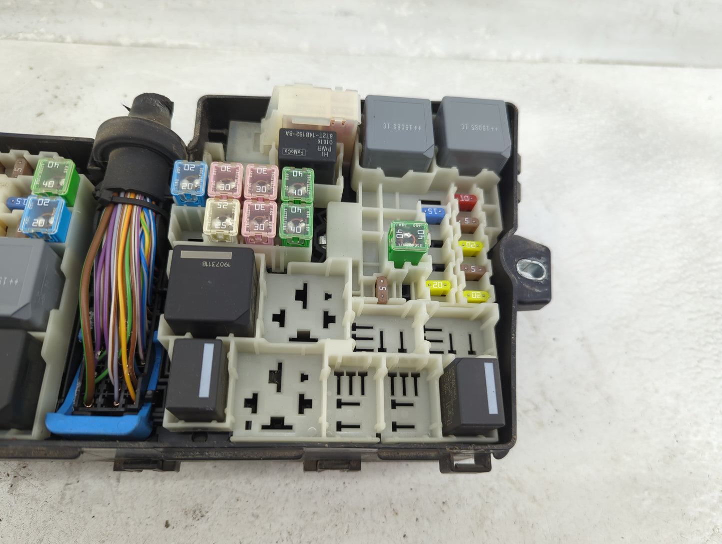 2019 Ford Escape Fusebox Fuse Box Panel Relay Module P/N:GJ7T-14A076-CA Fits OEM Used Auto Parts - Oemusedautoparts1.com