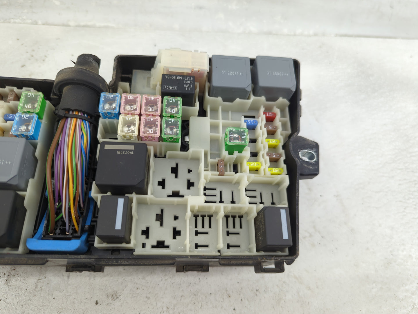2019 Ford Escape Fusebox Fuse Box Panel Relay Module P/N:GJ7T-14A076-CA Fits OEM Used Auto Parts - Oemusedautoparts1.com