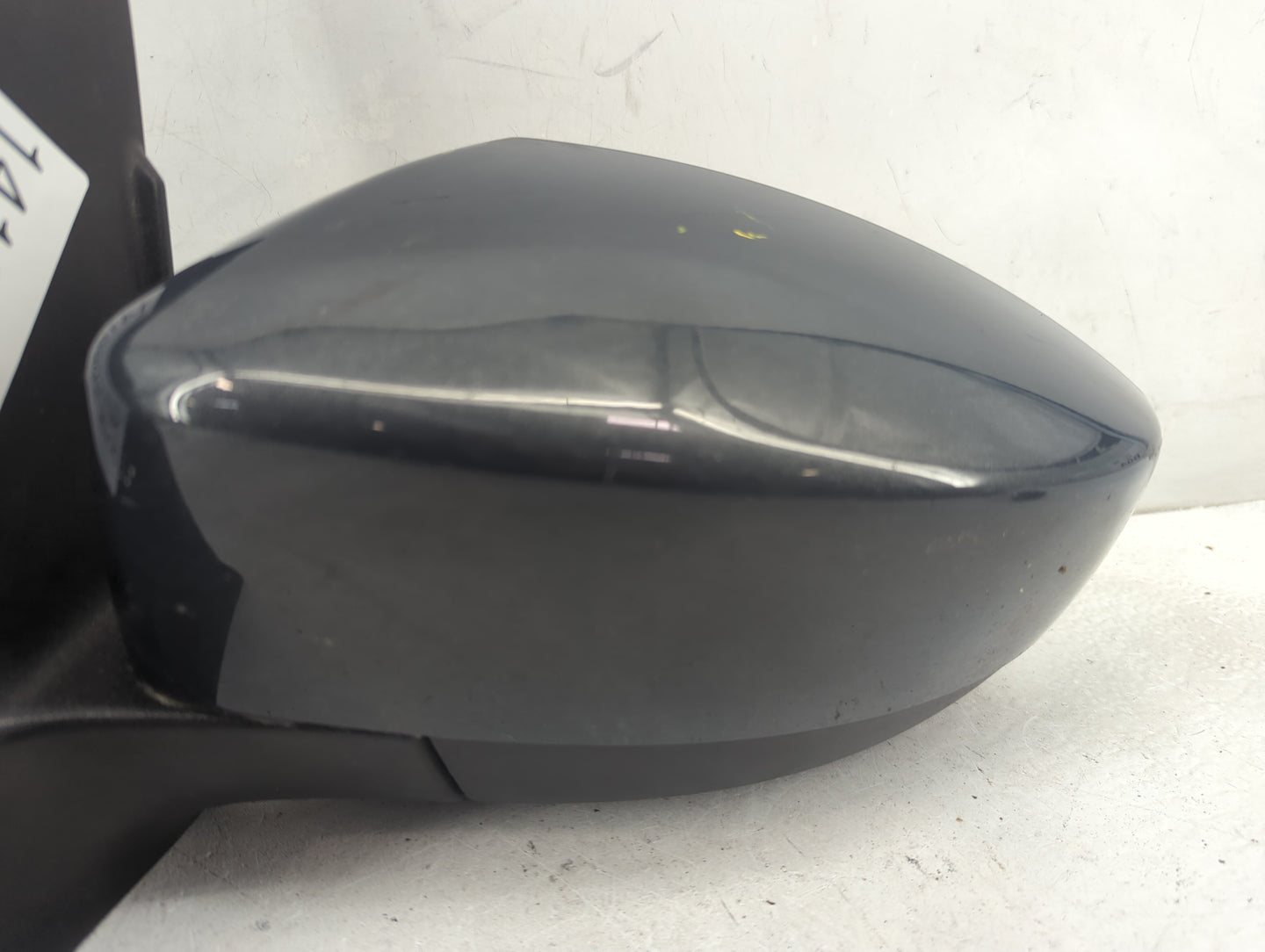 2017-2019 Ford Escape Driver Side View Mirror - Left Door Mirror OEM Used - Oemusedautoparts1.com