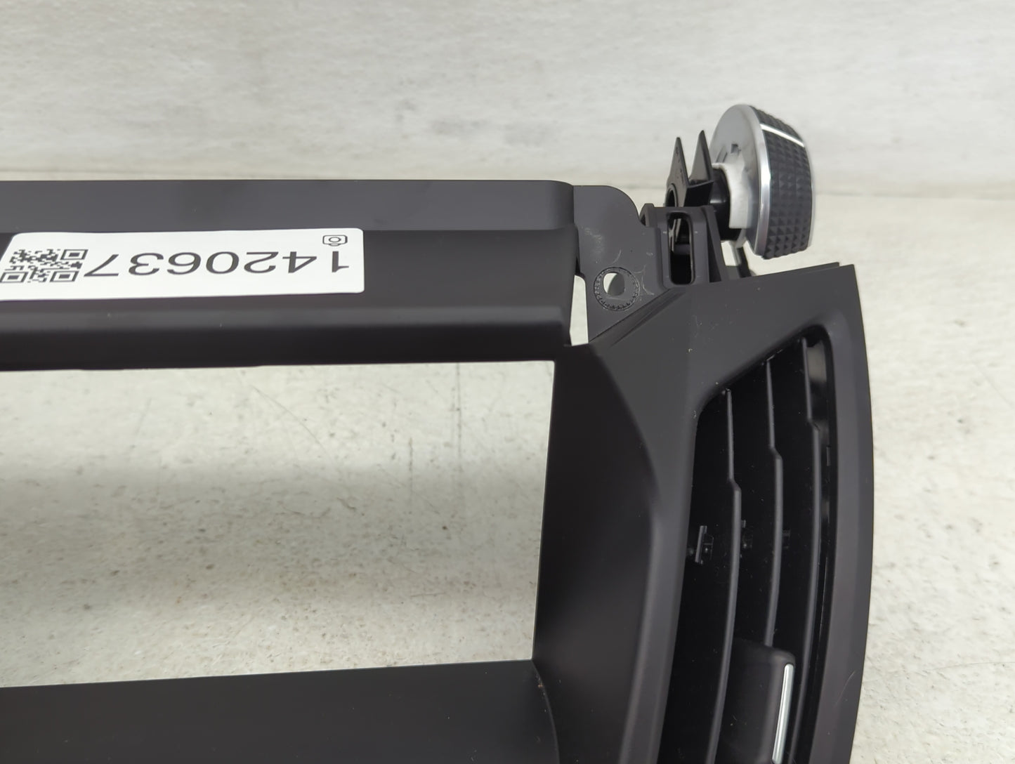 2019 Ford Escape Information Radio Display Screen Bezel Vents Black - Oemusedautoparts1.com