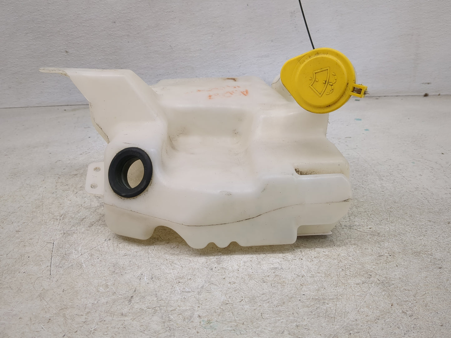 2015-2019 Ford Escape Windshield Washer Fluid Reservoir Bottle Oem - Oemusedautoparts1.com