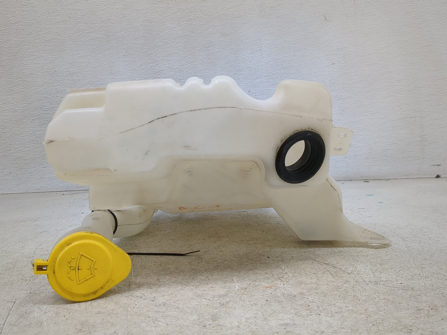 2015-2019 Ford Escape Windshield Washer Fluid Reservoir Bottle Oem - Oemusedautoparts1.com