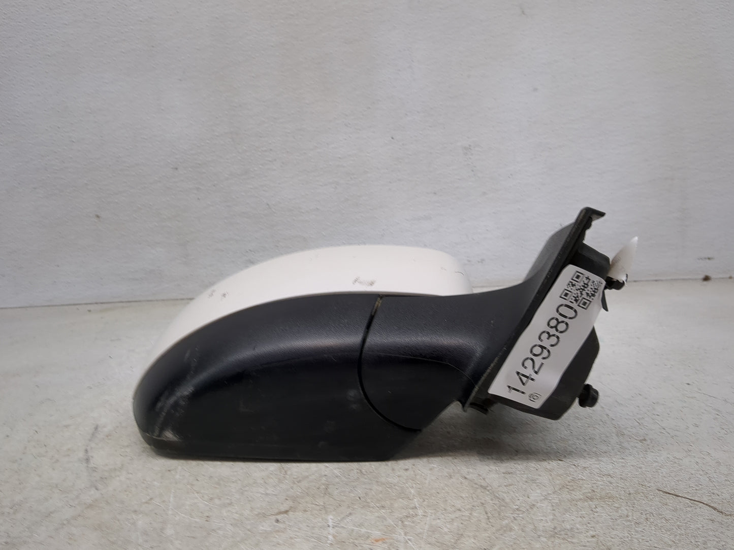 2017-2019 Ford Escape Passenger Side View Mirror - Right Door Mirror OEM Used - Oemusedautoparts1.com