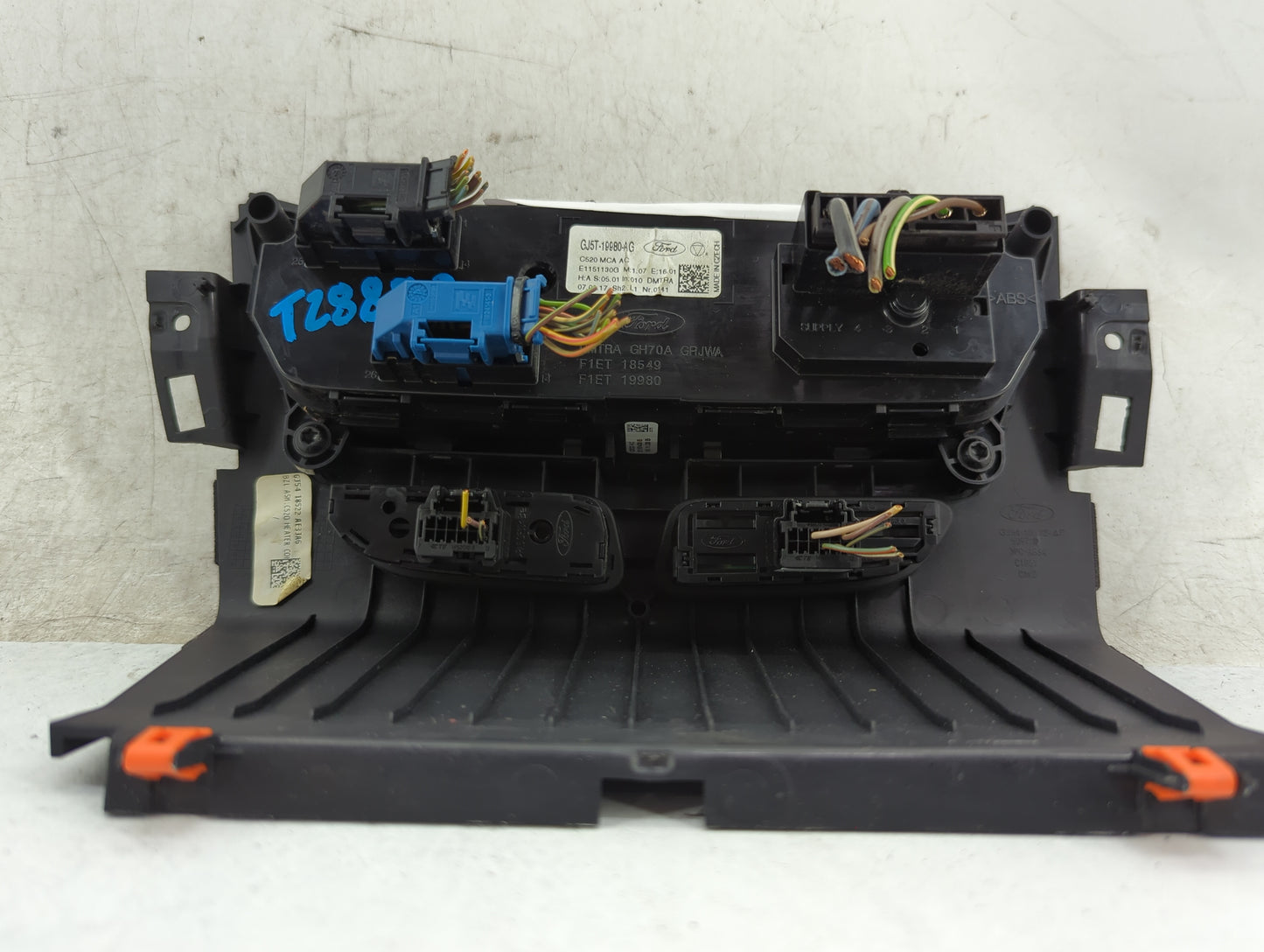 2017-2019 Ford Escape Climate Control Module Temperature AC/Heater Replacement P/N:GJ5T-19980-AG Fits Fits 2017 2018 2019 OE