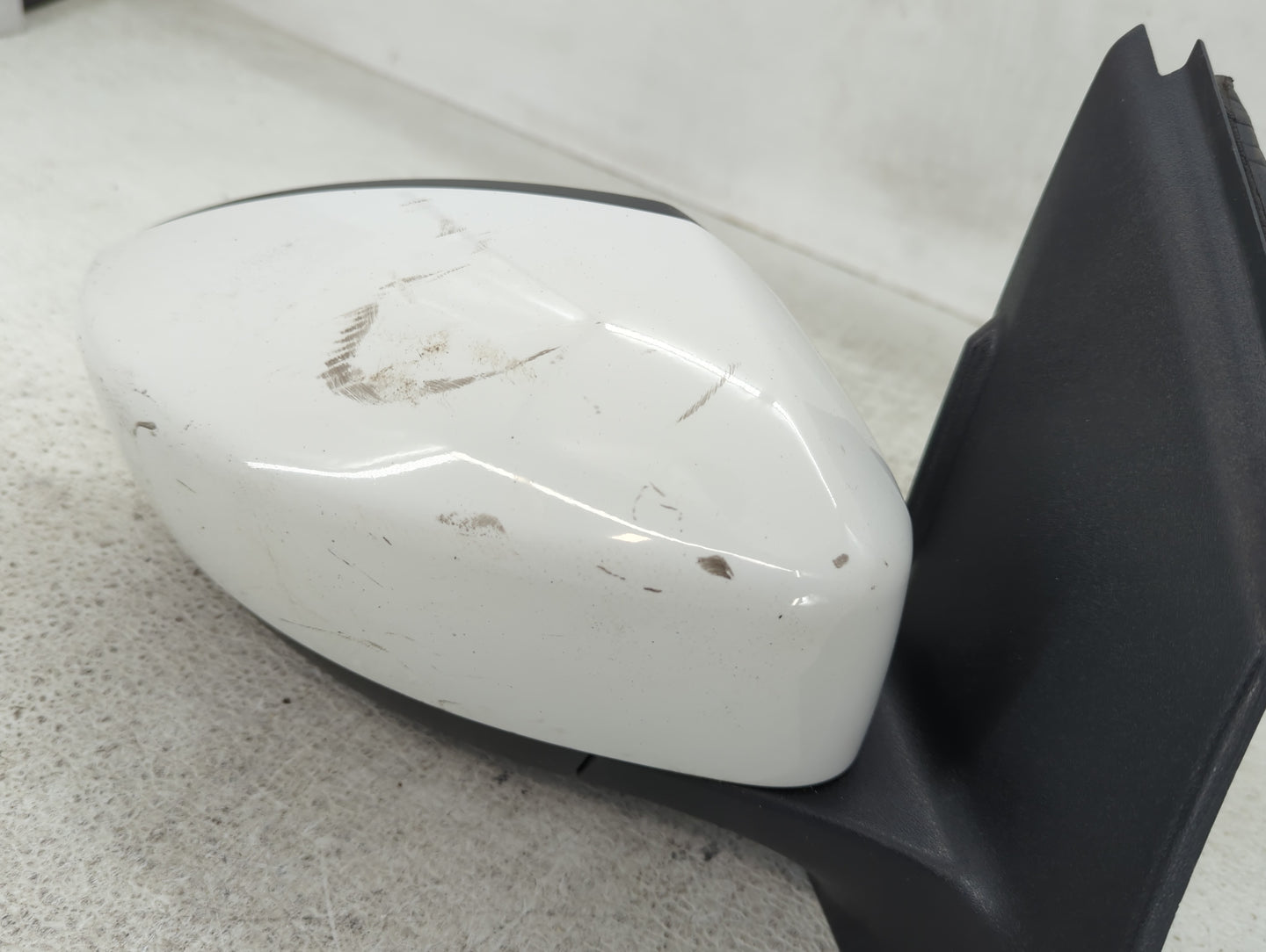 2017-2019 Ford Escape Passenger Side View Mirror - Right Door Mirror OEM Used - Oemusedautoparts1.com