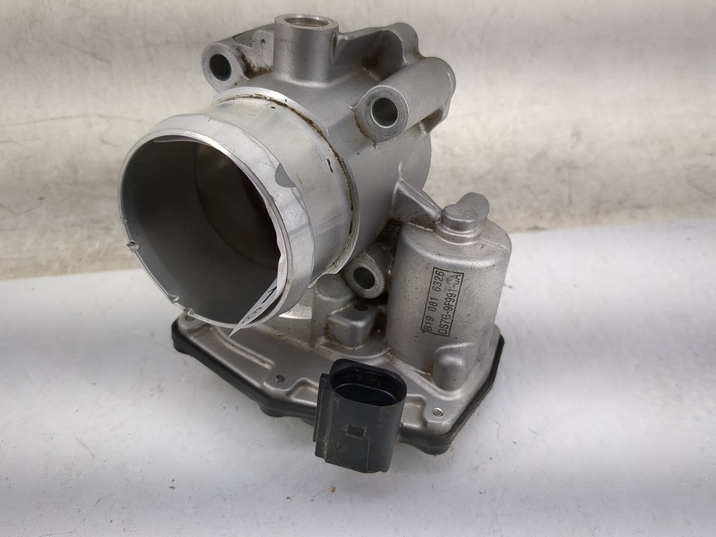 2017-2019 Ford Escape Throttle Body P/N:DS7G-9F991-CA Fits Fits 2014 2015 2016 2017 2018 2019 2020 OEM Used Auto Parts - Oem