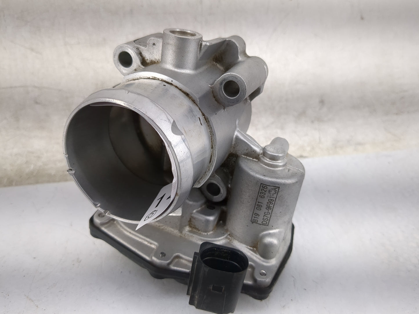 2017-2019 Ford Escape Throttle Body P/N:DS7G-9F991-CA Fits Fits 2014 2015 2016 2017 2018 2019 2020 OEM Used Auto Parts - Oem