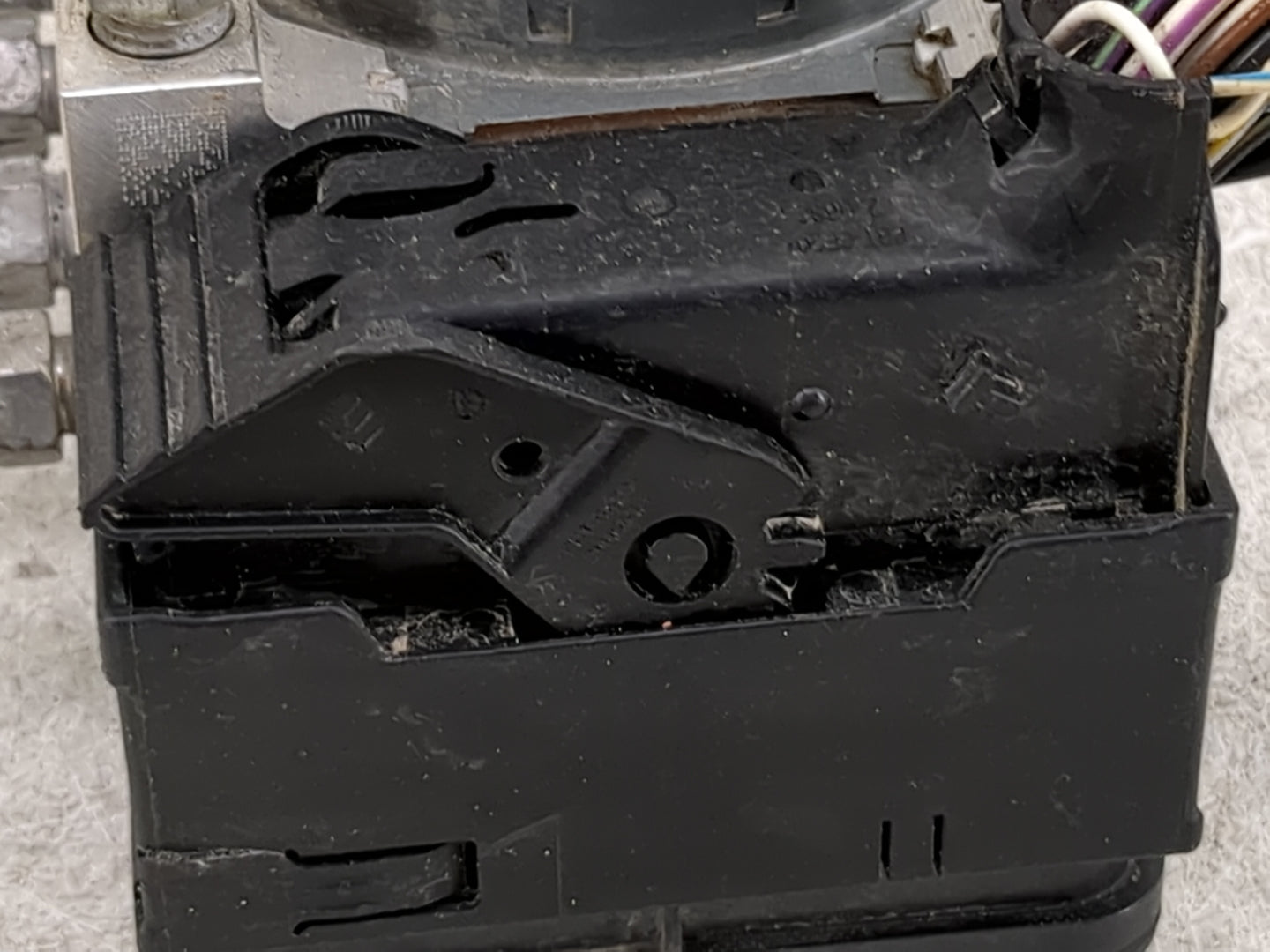 2017-2019 Ford Escape ABS Pump Control Module Replacement P/N:GV61-2C219-DJ Fits Fits 2017 2018 2019 OEM Used Auto Parts - O