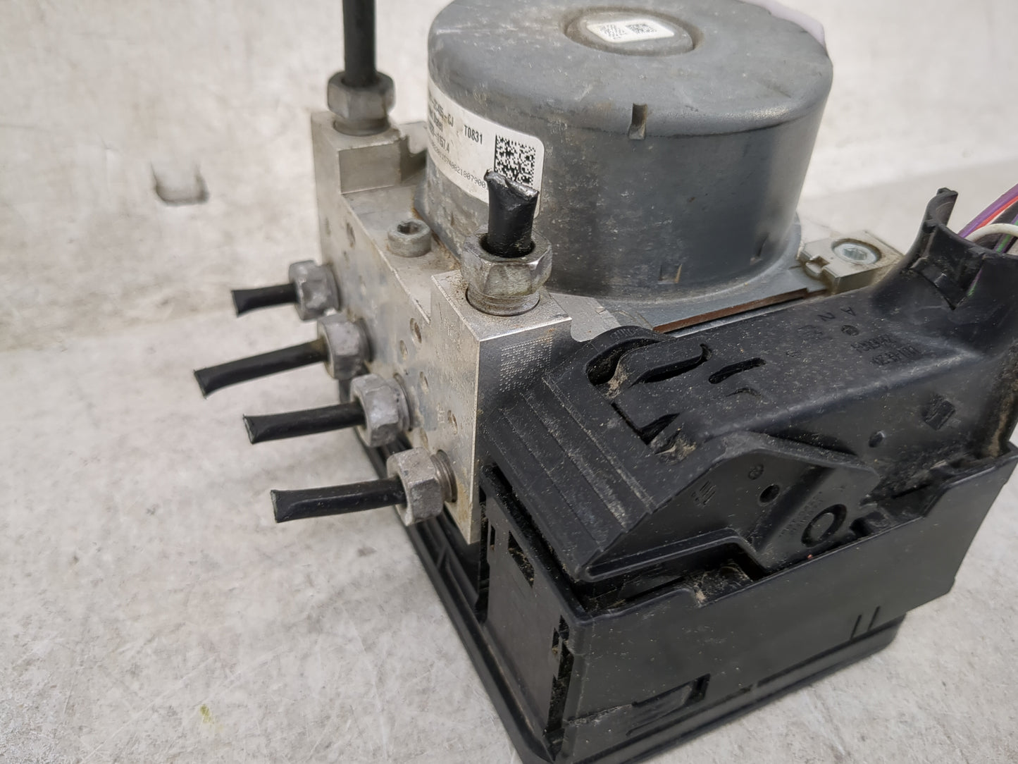 2017-2019 Ford Escape ABS Pump Control Module Replacement P/N:GV61-2C219-DJ Fits Fits 2017 2018 2019 OEM Used Auto Parts - O