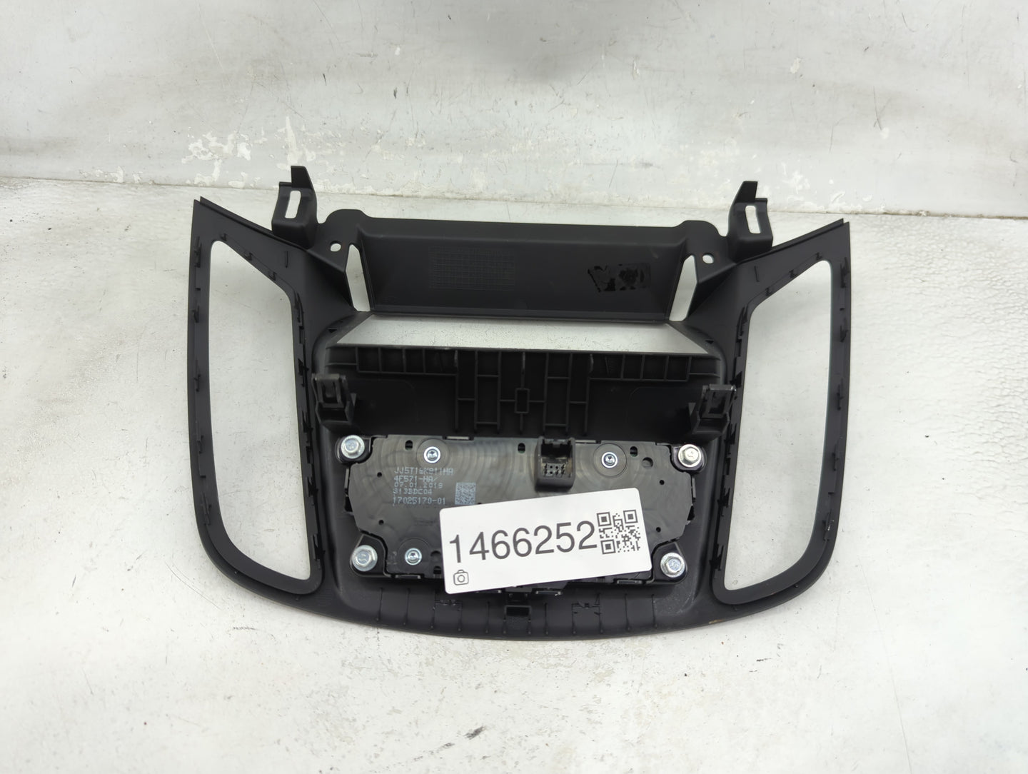 2017-2019 Ford Escape Radio Control Panel Black 1466252 - Oemusedautoparts1.com