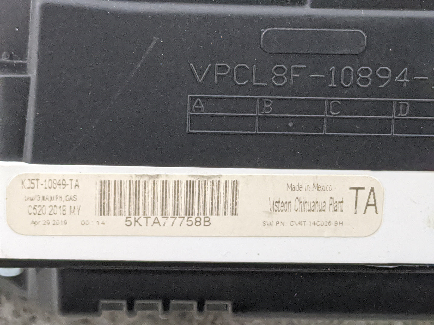 2019 Ford Escape Instrument Cluster Speedometer Gauges P/N:KJ5T-10849-TA VPCL8F-10894, CV4T-14C026-BH Miles:58K Fits OEM Use