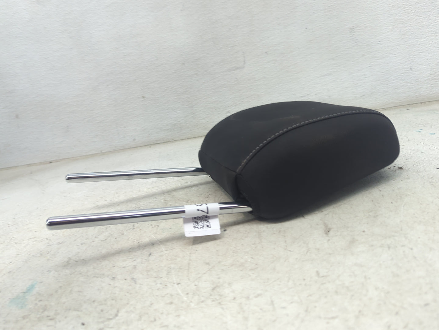 2019 Ford Escape Headrest Head Rest Front Driver Seat Black 1472579 - Oemusedautoparts1.com
