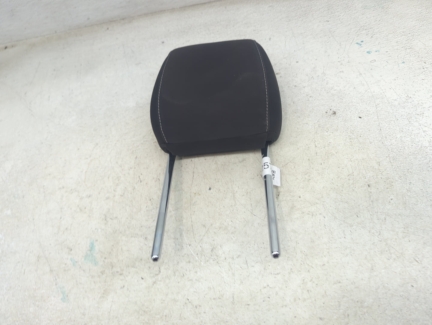 2019 Ford Escape Headrest Head Rest Front Driver Seat Black 1472579 - Oemusedautoparts1.com