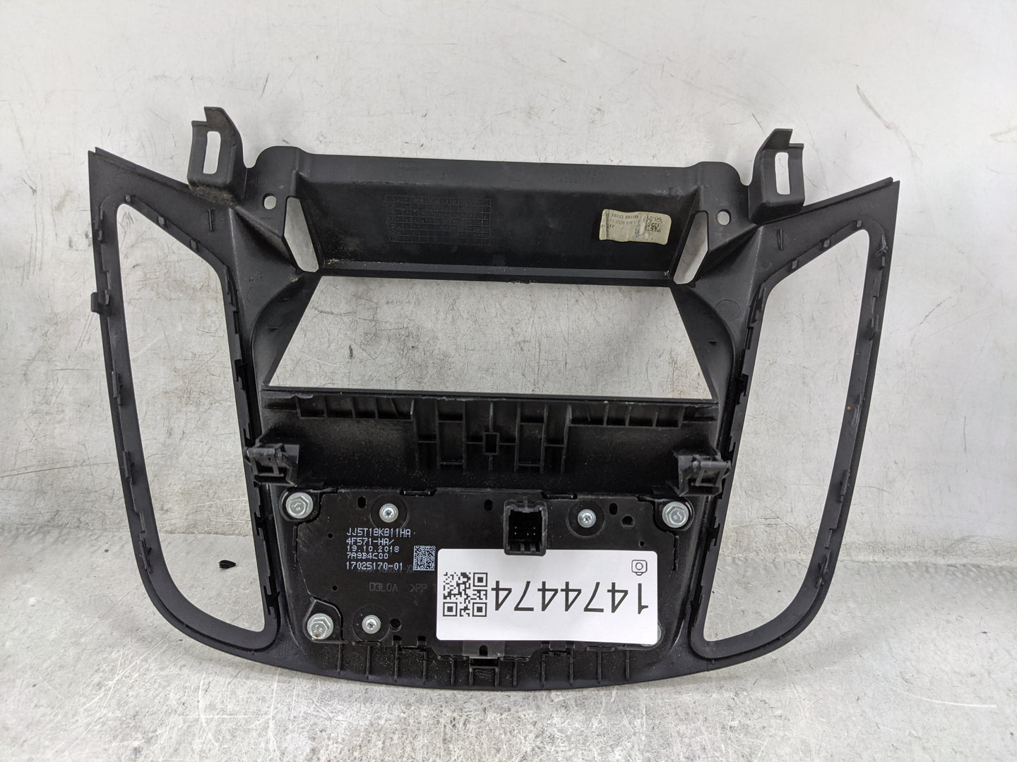 2017-2019 Ford Escape Radio Control Panel Black 1474474 - Oemusedautoparts1.com