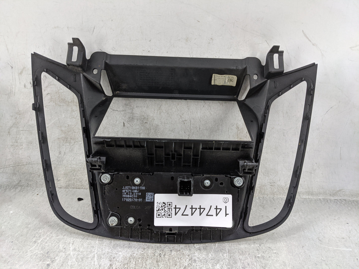 2017-2019 Ford Escape Radio Control Panel Black 1474474 - Oemusedautoparts1.com
