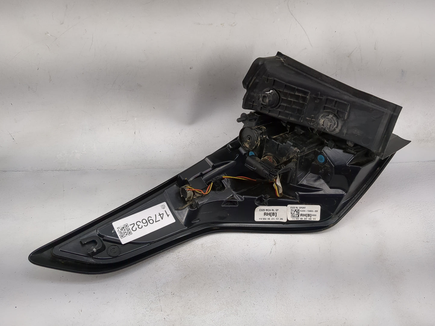 2019 Ford Escape Tail Light Assembly Passenger Right OEM P/N:KJ54-13404-BB Fits OEM Used Auto Parts - Oemusedautoparts1.com