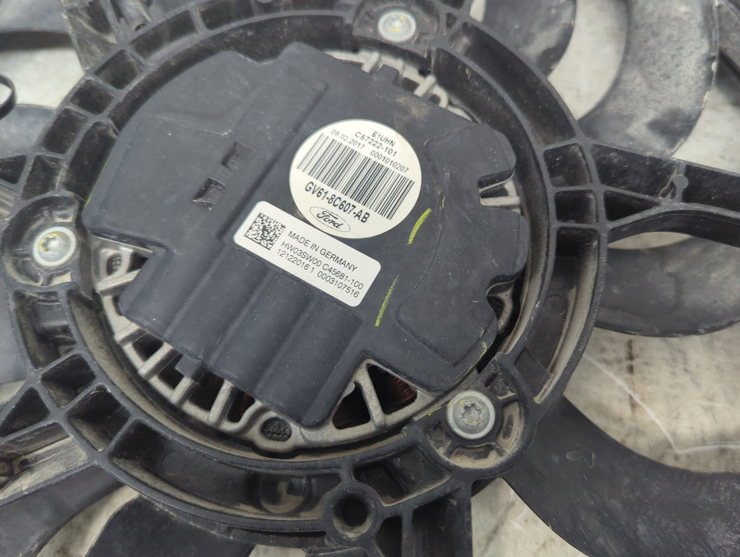 2017-2019 Ford Escape Electric Radiator Cooling Fan Motor Assembly P/N:GV61-8C607-AB HW03SW00, C45681-100 Fits Fits 2017 201