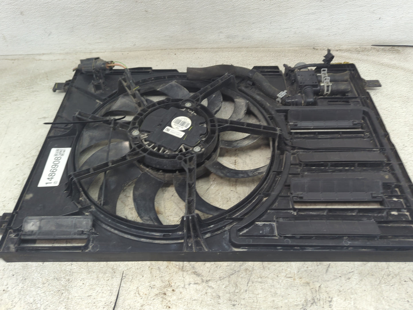2017-2019 Ford Escape Electric Radiator Cooling Fan Motor Assembly P/N:GV61-8C607-AB HW03SW00, C45681-100 Fits Fits 2017 201