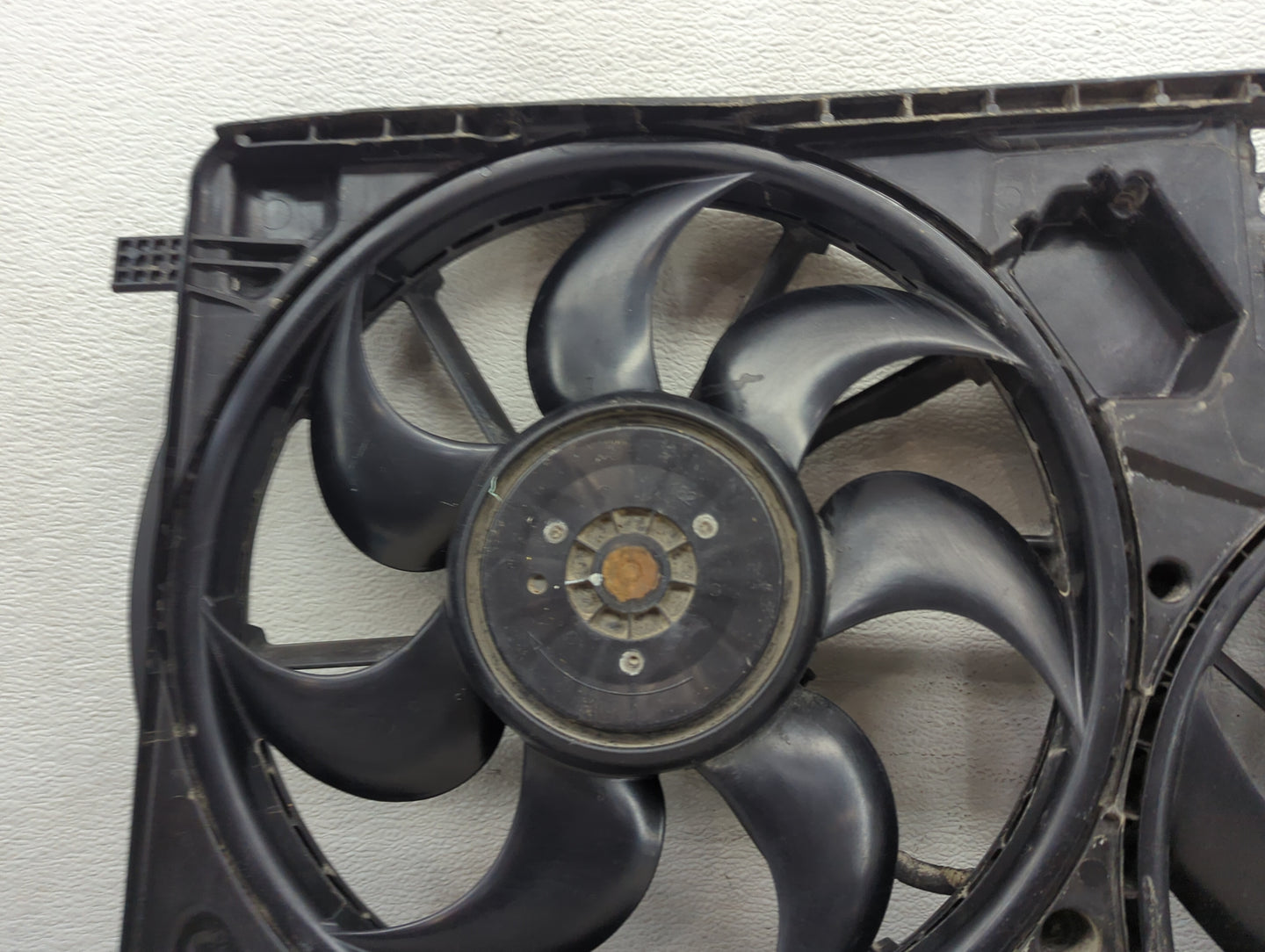 2017-2019 Ford Escape Electric Radiator Cooling Fan Motor Assembly P/N:EJ73-8C607-DB F00HX2G248 Fits Fits 2015 2016 2017 201