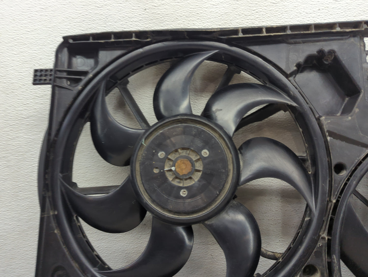 2017-2019 Ford Escape Electric Radiator Cooling Fan Motor Assembly P/N:EJ73-8C607-DB F00HX2G248 Fits Fits 2015 2016 2017 201