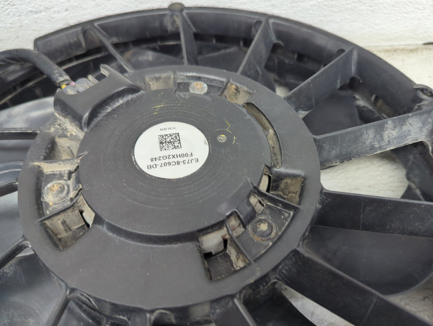 2017-2019 Ford Escape Electric Radiator Cooling Fan Motor Assembly P/N:EJ73-8C607-DB F00HX2G248 Fits Fits 2015 2016 2017 201