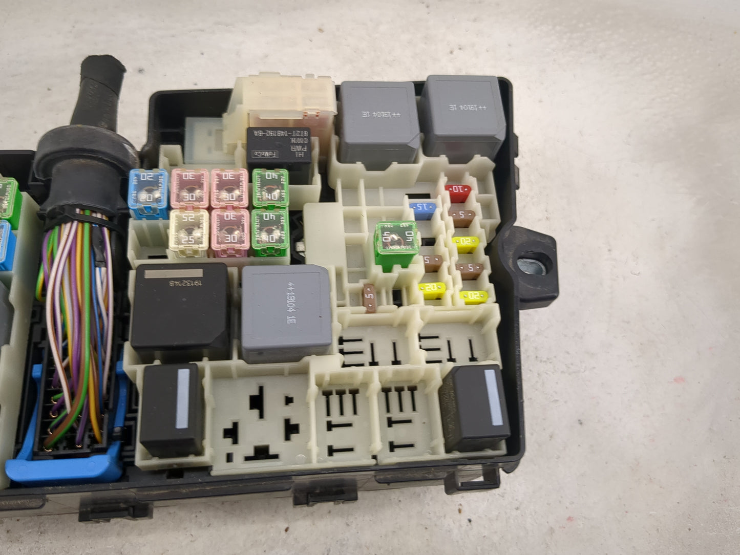 2019 Ford Escape Fusebox Fuse Box Panel Relay Module P/N:AV6T-14A067-AD E02345500 Fits OEM Used Auto Parts - Oemusedautopart